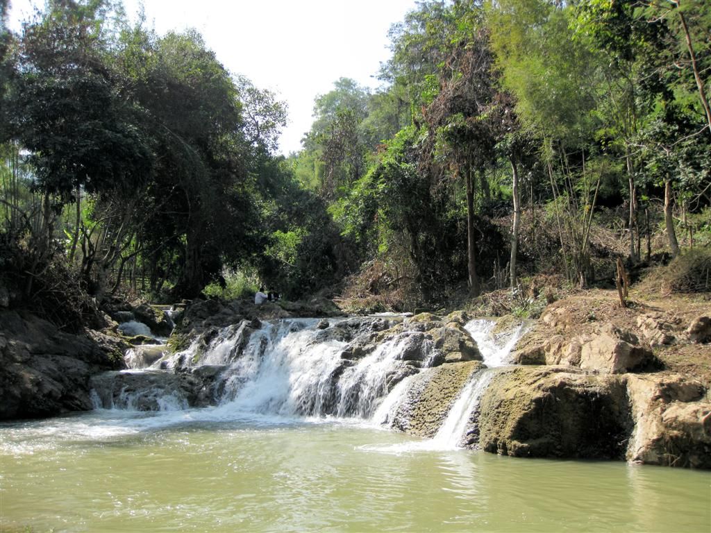 LAOS - LUANG PRABANG - waterval