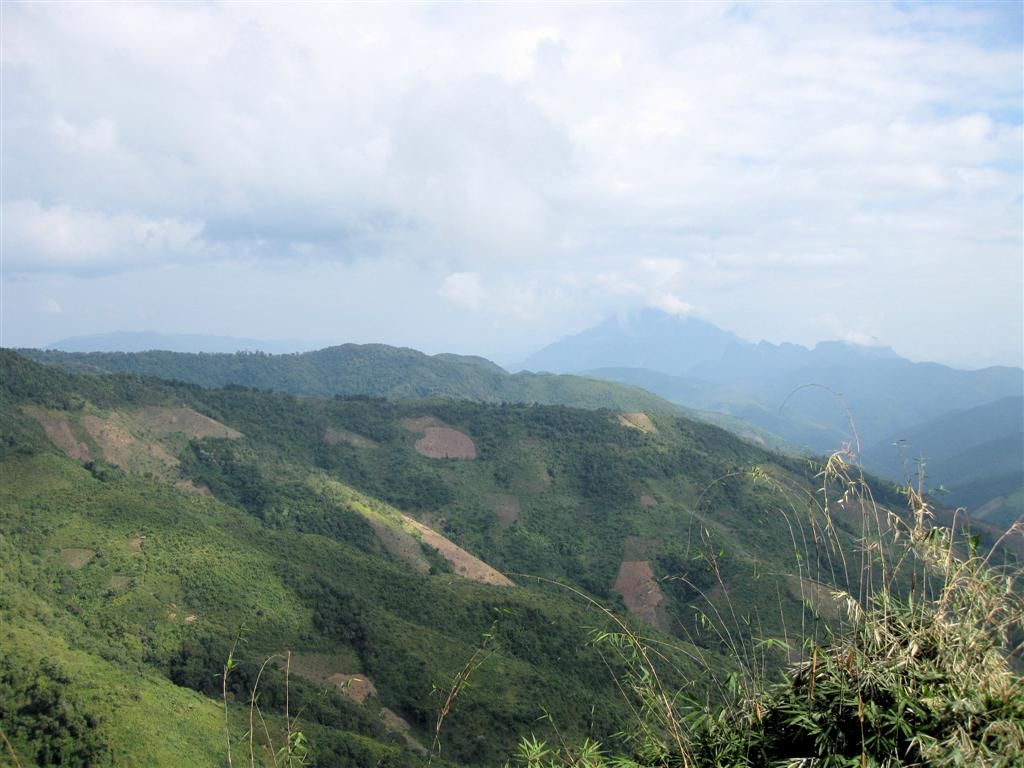 LAOS - LUANG PRABANG -> PHONSOVAN - uitzicht bij de koffiestop