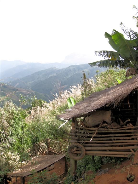 LAOS - LUANG PRABANG -> PHONSOVAN - uitzicht bij de koffiestop