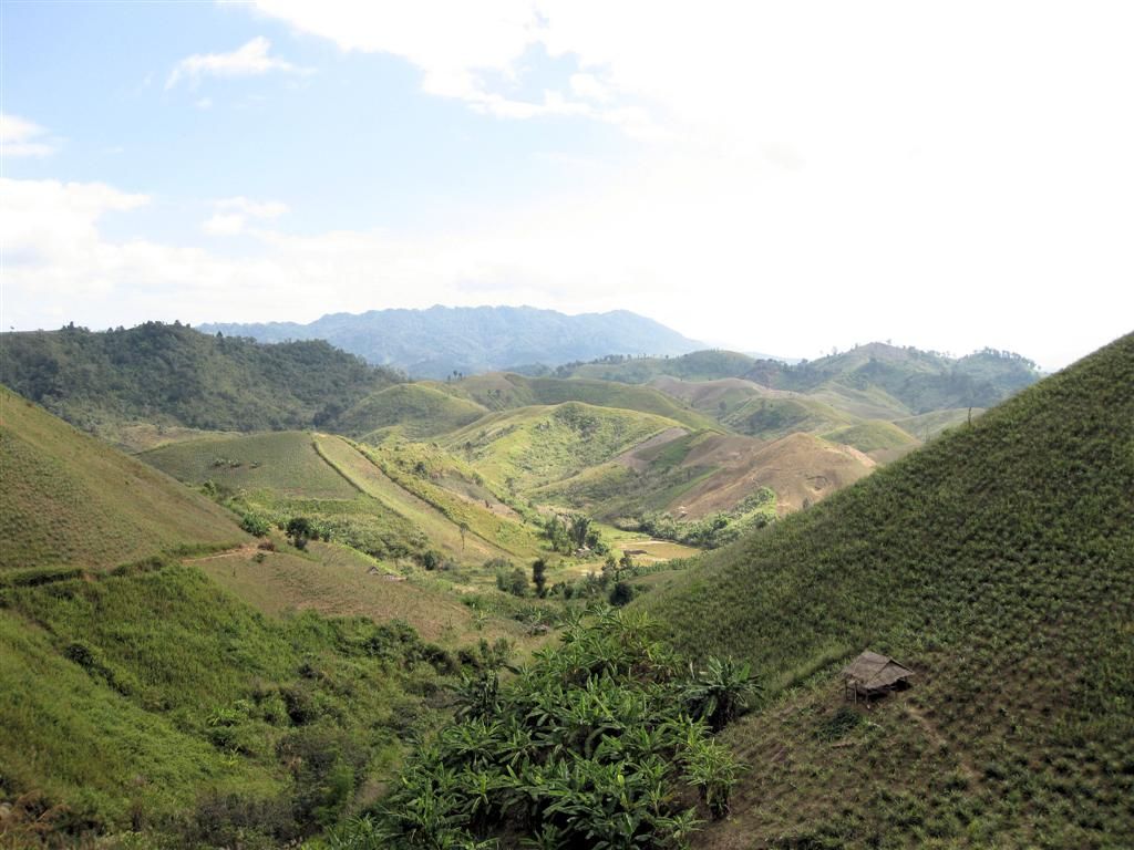 LAOS - LUANG PRABANG -> PHONSOVAN - uitzicht tijdens de picknick