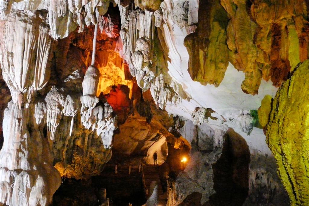 LAOS - VANG VIENG - in de Tham Chang grot