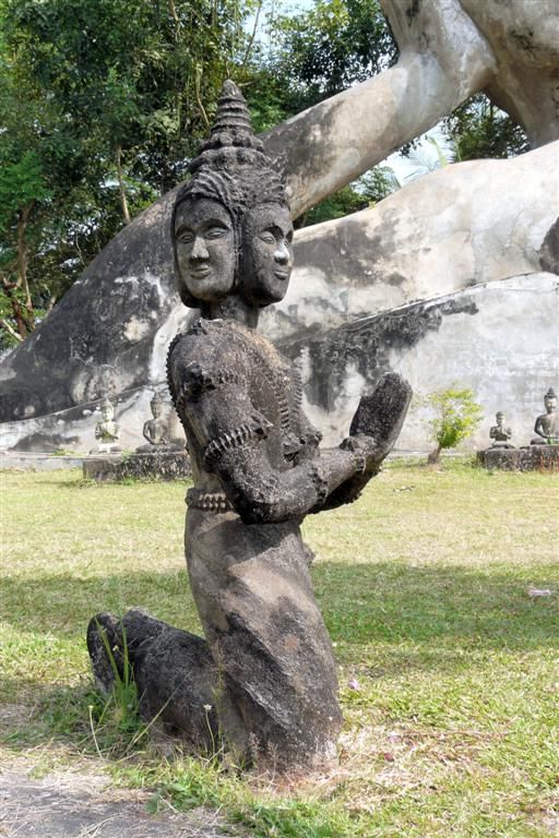 LAOS - VIENTIANE - beeld in het Xieng Kuane Buddha park