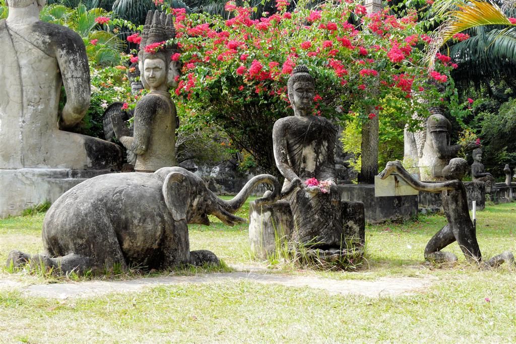 LAOS - VIENTIANE - beeld in het Xieng Kuane Buddha park
