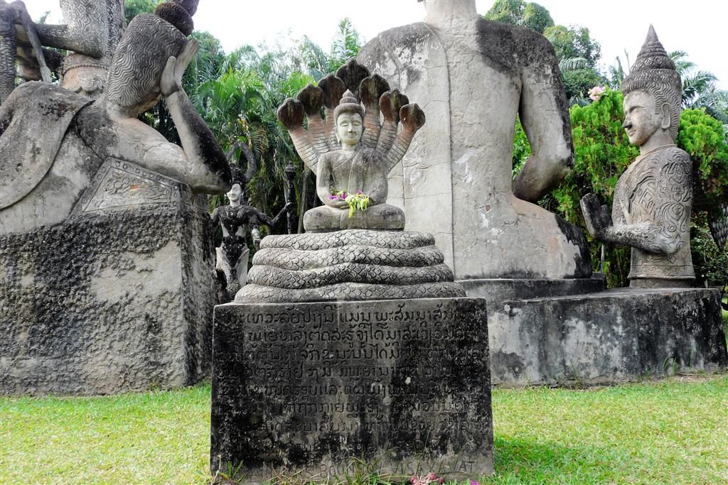LAOS - VIENTIANE - beeld in het Xieng Kuane Buddha park