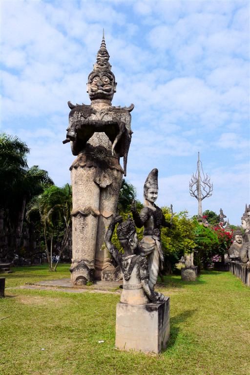 LAOS - VIENTIANE - beeld in het Xieng Kuane Buddha park
