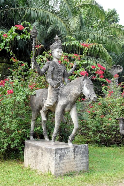 LAOS - VIENTIANE - beeld in het Xieng Kuane Buddha park