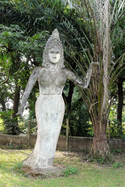 LAOS - VIENTIANE - beeld in het Xieng Kuane Buddha park