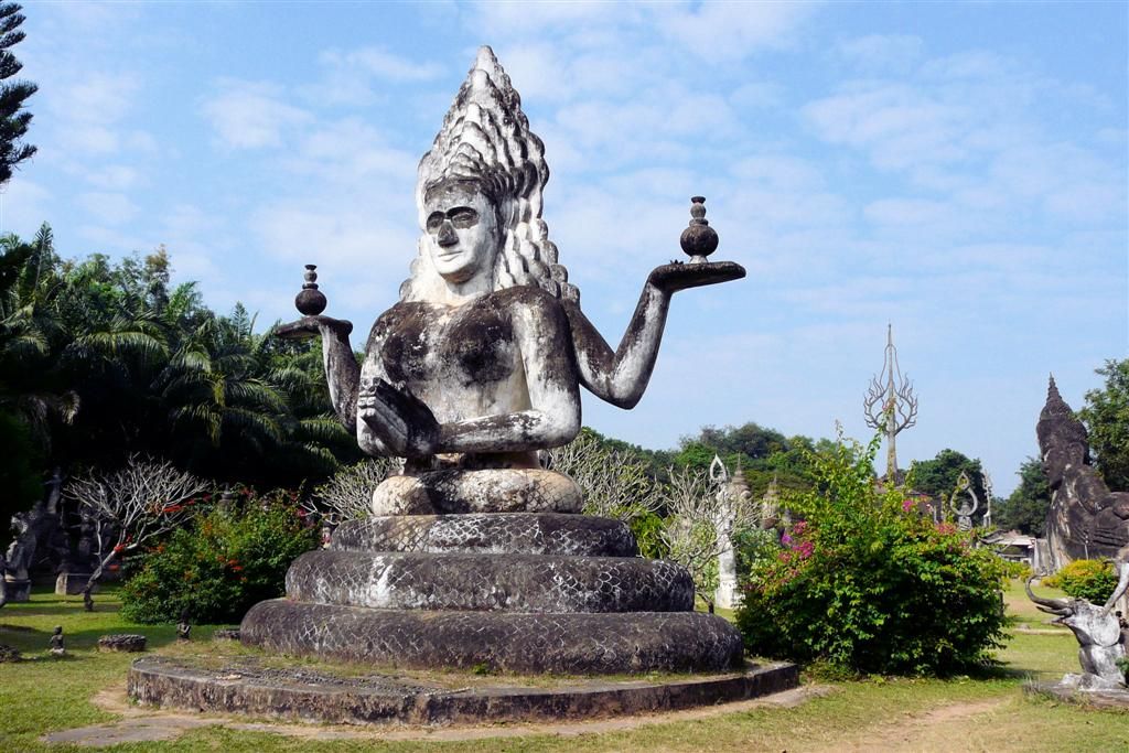 LAOS - VIENTIANE - beeld in het Xieng Kuane Buddha park