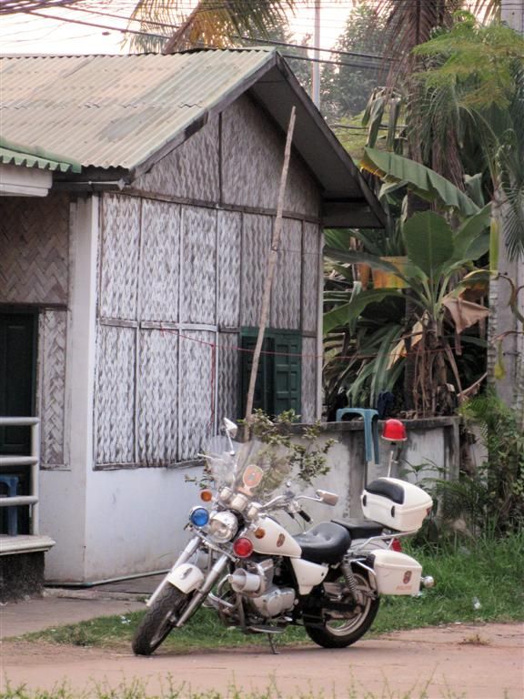 LAOS - VIENTIANE - Laotiaanse politiemotor