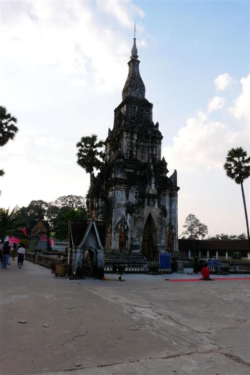 LAOS - SAVANNAKHET - de That Ing Hang stupa