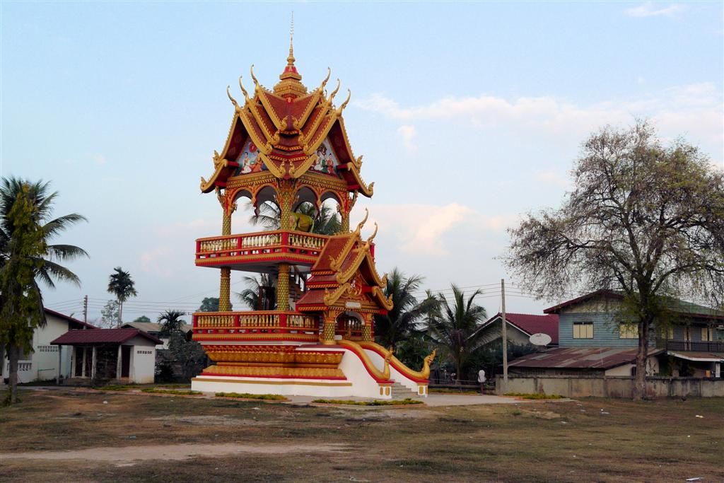 LAOS - SAVANNAKHET - pagode in buurt van deThat Ing Hang stupa