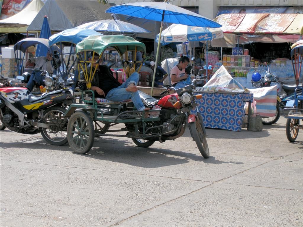 LAOS - SAVANNAKHET -> KONG ISLAND - motor tuktuk