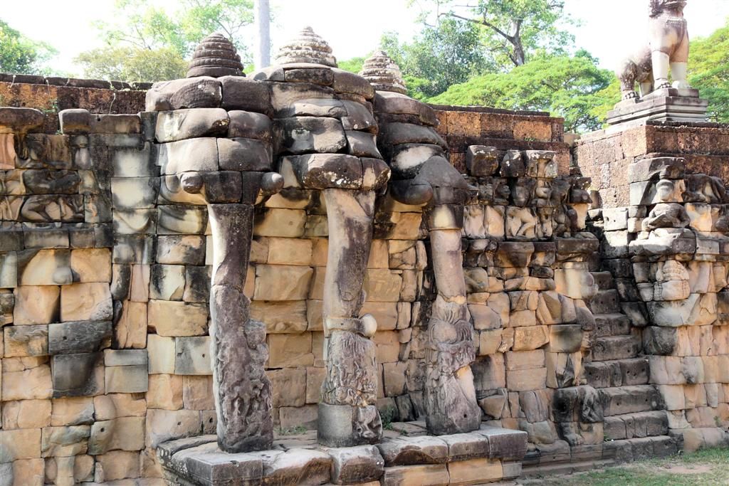 CAMBODJA - SIEM REAP - elephant terrace van Angkor Thom