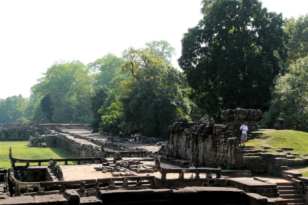 CAMBODJA - SIEM REAP - elephant terrace van Angkor Thom
