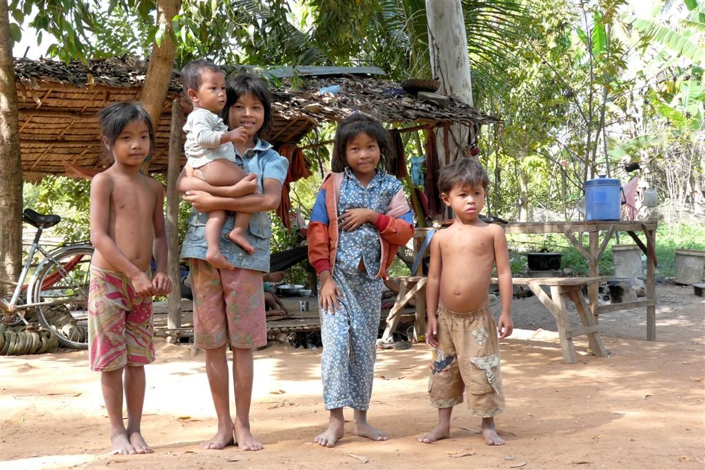 CAMBODJA - SIEM REAP - kinderen uit een dorpje