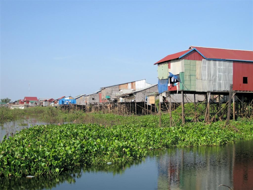 CAMBODJA - SIEM REAP - huizen op palen