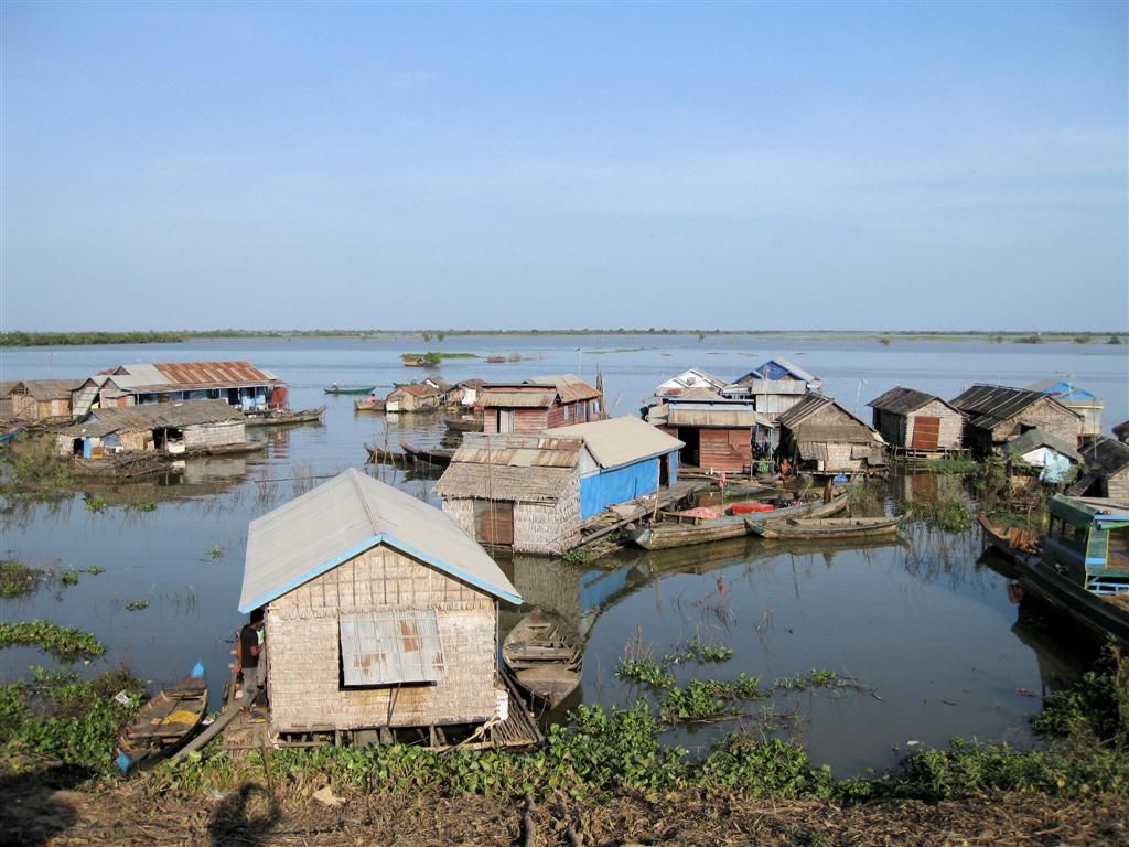 CAMBODJA - SIEM REAP - huizen op het water
