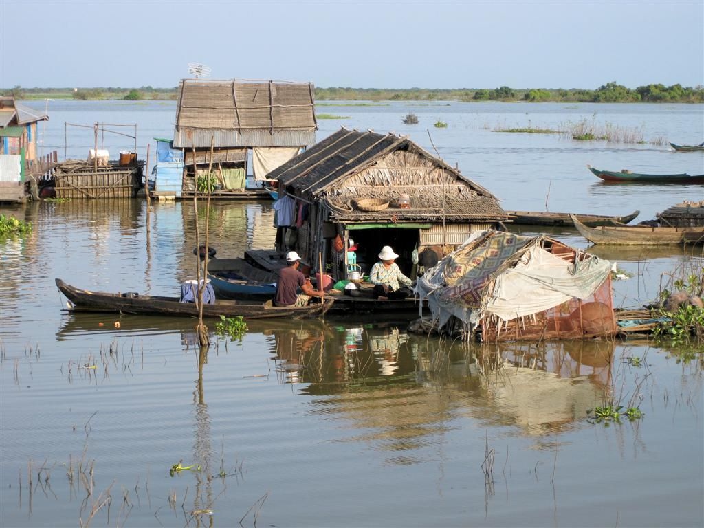 CAMBODJA - SIEM REAP - huizen op het water