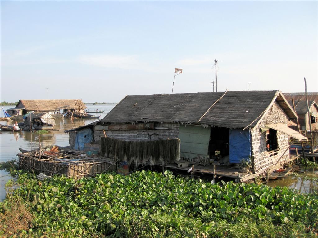 CAMBODJA - SIEM REAP - huizen op het water