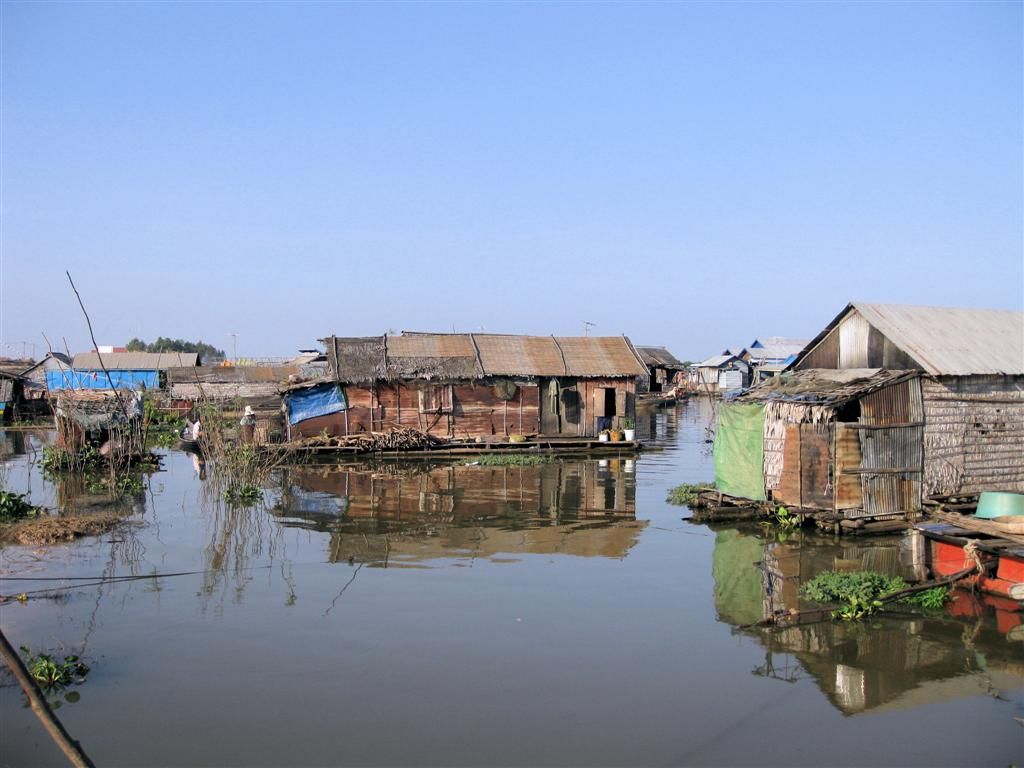 CAMBODJA - SIEM REAP - huizen op het water