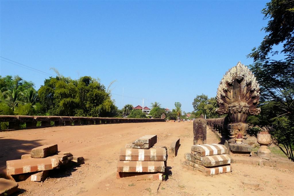 CAMBODJA - SIEM REAP -> PHNOM PENH - 1000 jaar oude Kompong Kdei brug
