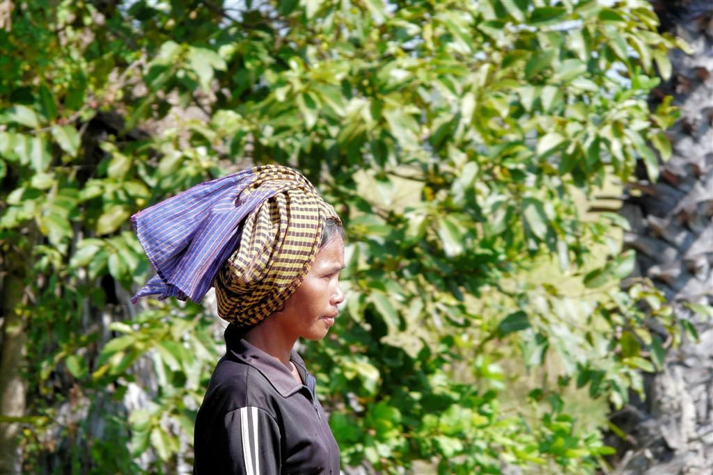 CAMBODJA - SIEM REAP -> PHNOM PENH - Cambodjaanse vrouw