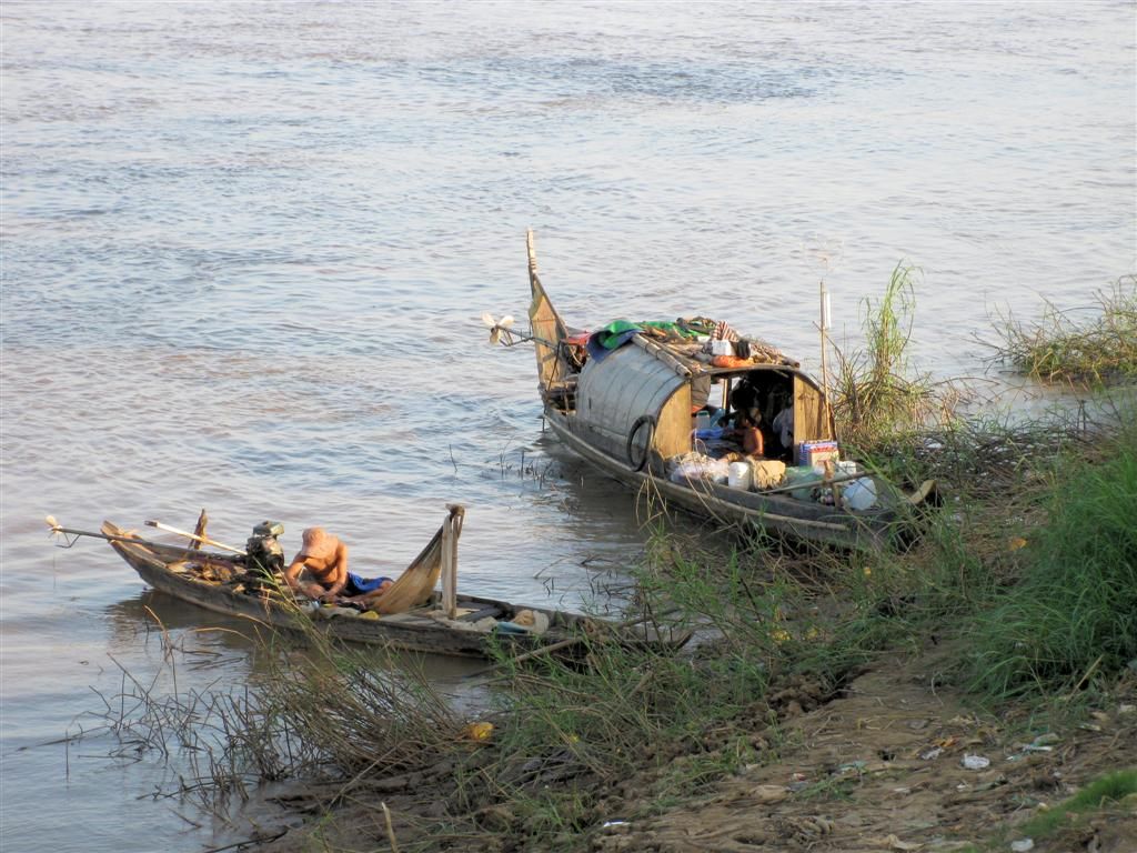 CAMBODJA - PHNOM PENH - Cambodjaanse woonboot