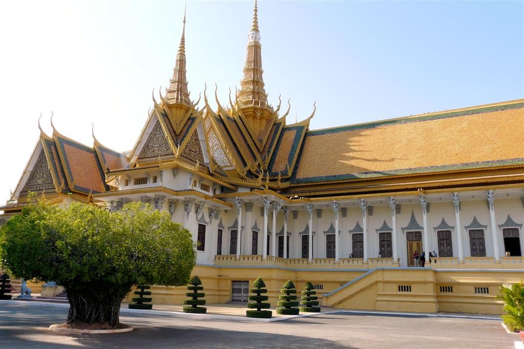 CAMBODJA - PHNOM PENH - troonhal van het koninklijk paleis