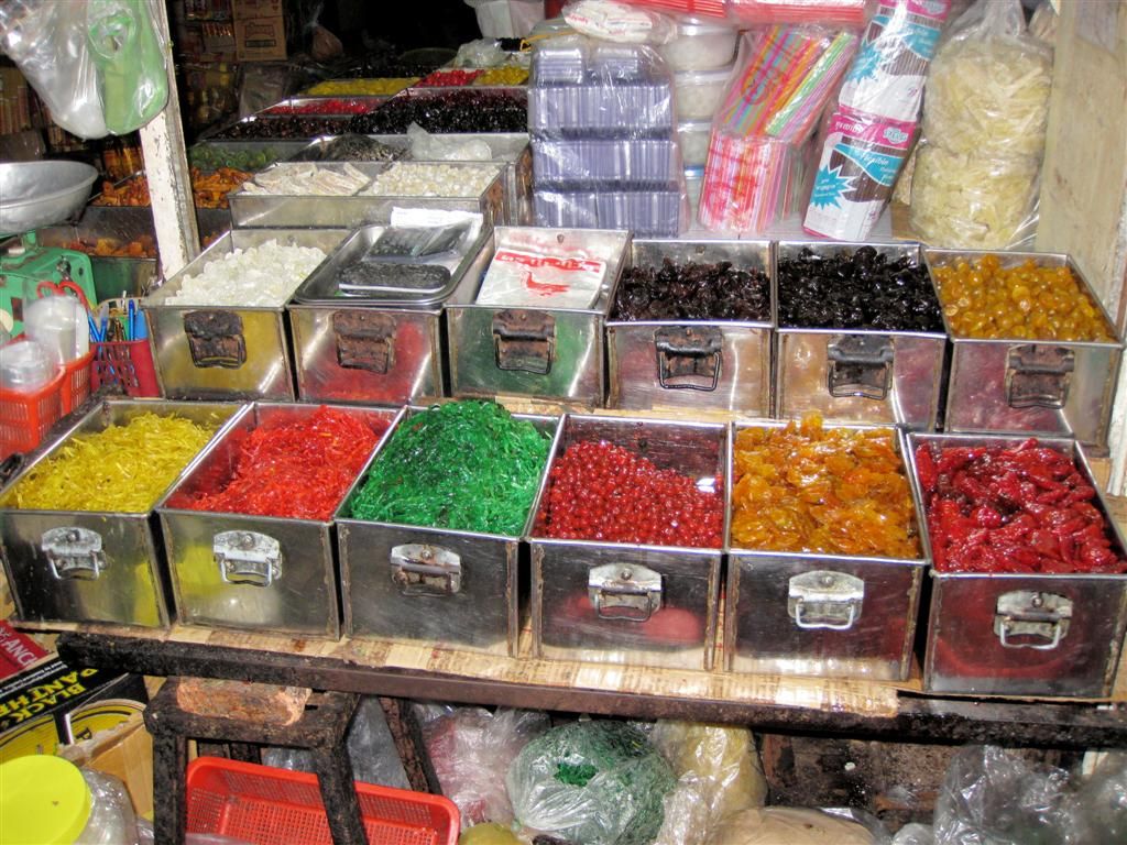 CAMBODJA - PHNOM PENH - zoetigheden op een markt