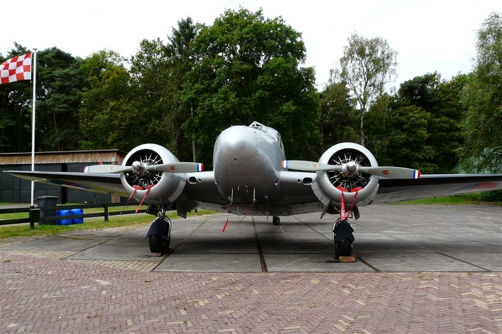 Beech D18S (G-29)