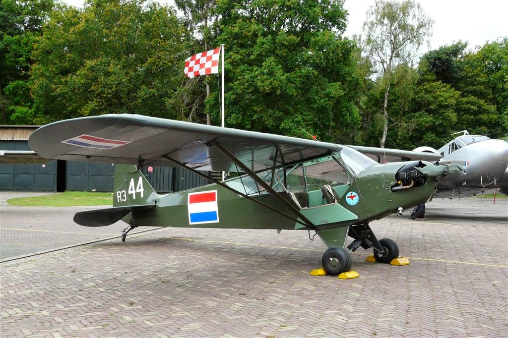 Piper J3C-65 Cub (R344)