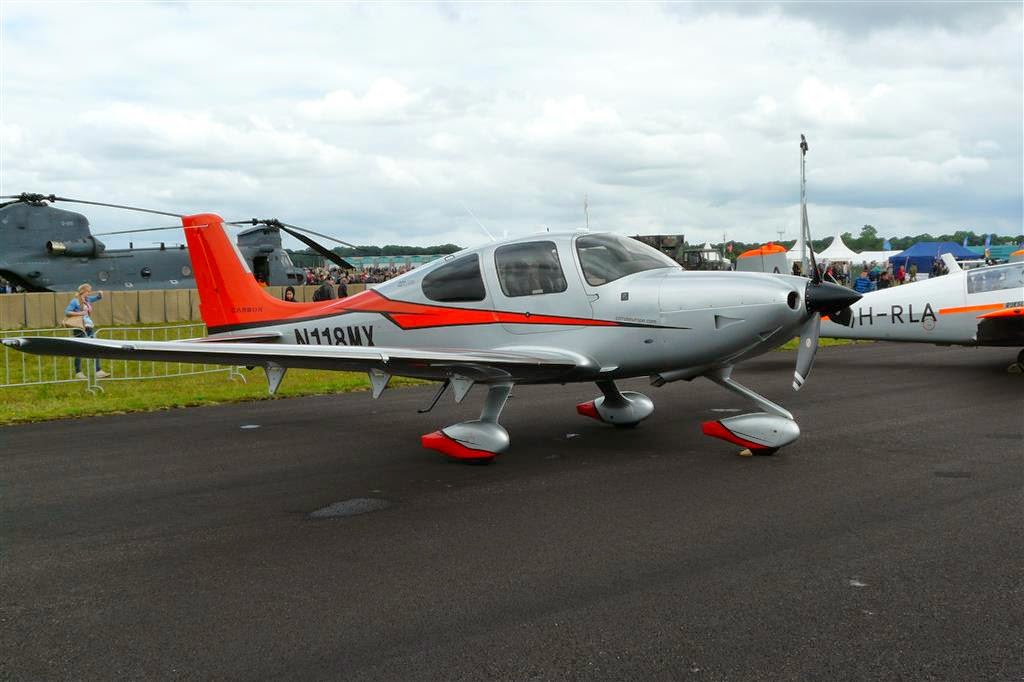 Cirrus SR22 (N118MX)