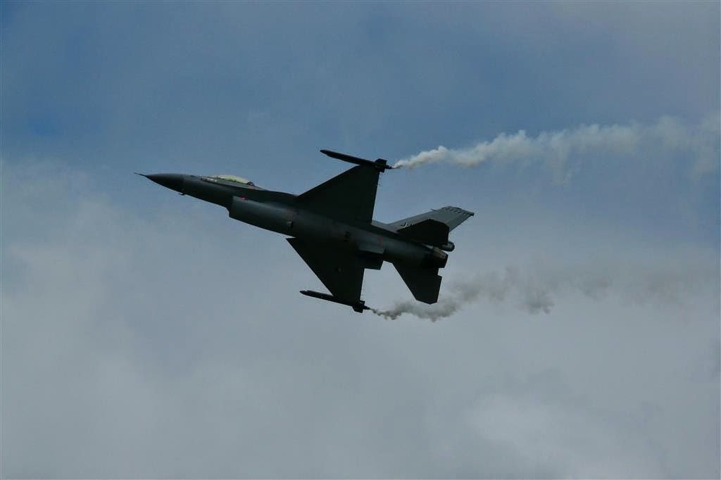F-16
