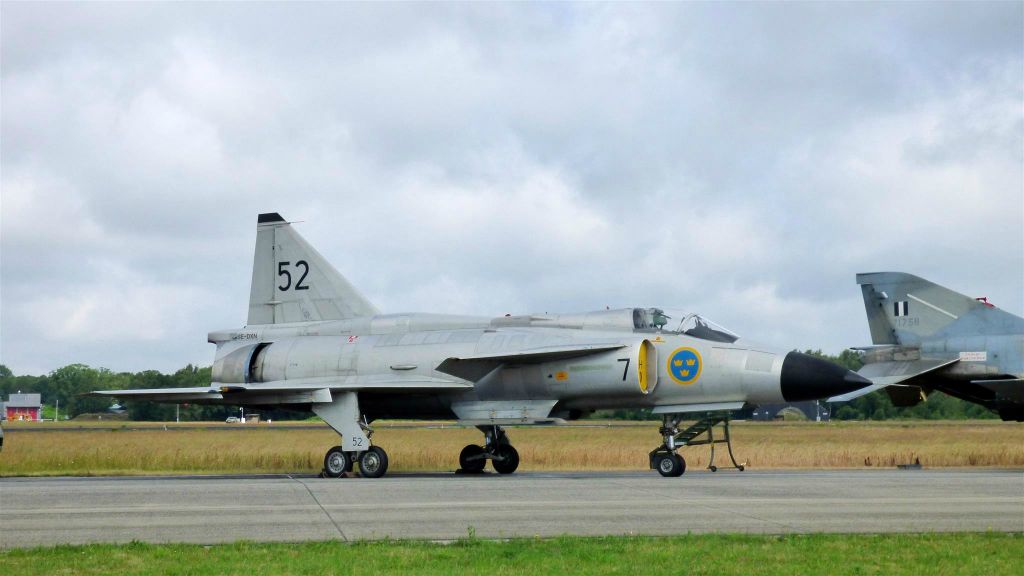 een Saab AJ-S37 Viggen straaljager (SE-DXN Zweden)