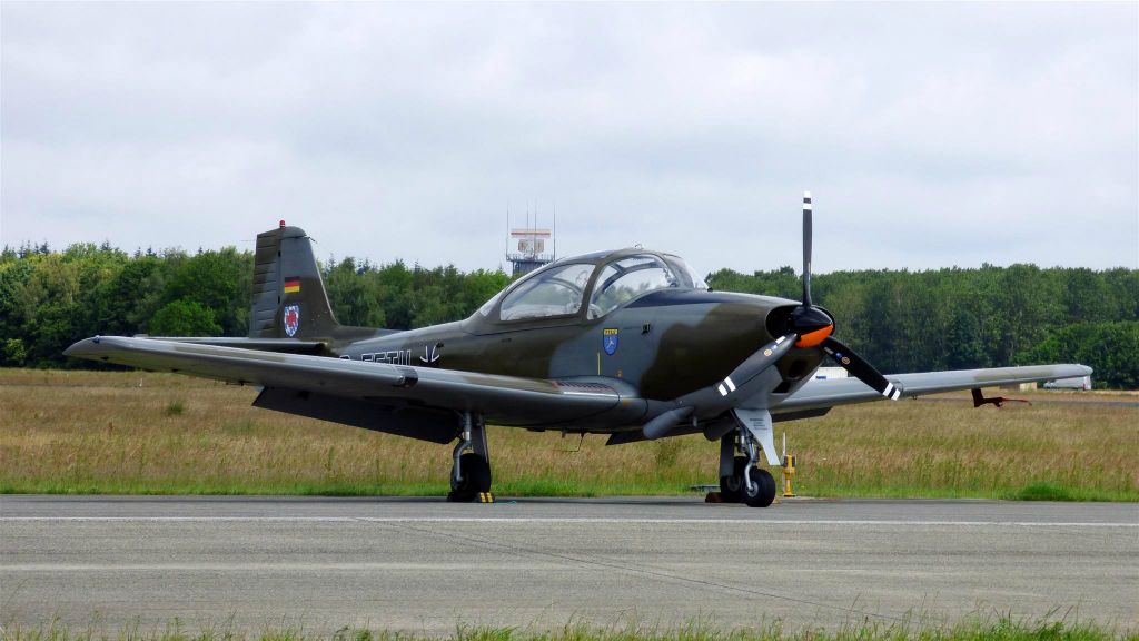 een Piaggio P-149 lesvliegtuig (D-EETU Duitsland)