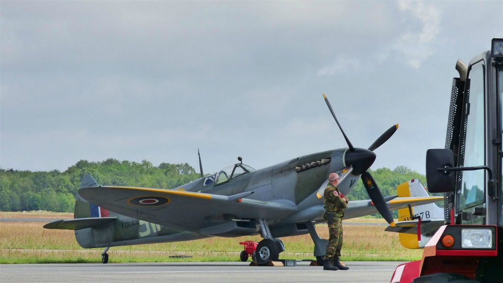 een Supermarine Spitfire LF.XVIe (3W-V Nederland)