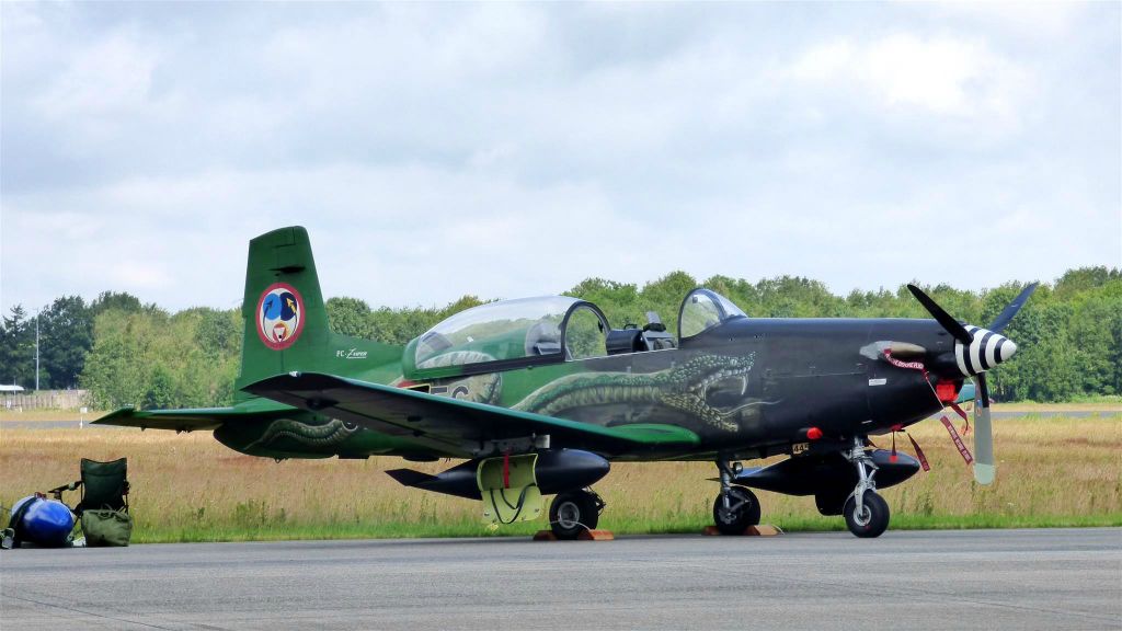 een Pilatus PC-7 lesvliegtuig (3H-FG Oostenrijk)
