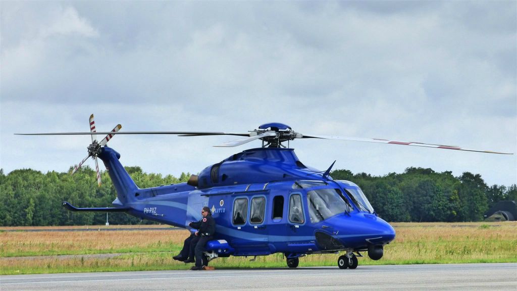 een Augusta Westland AW-139 transporthelikopter (PH-PXZ Nederland)