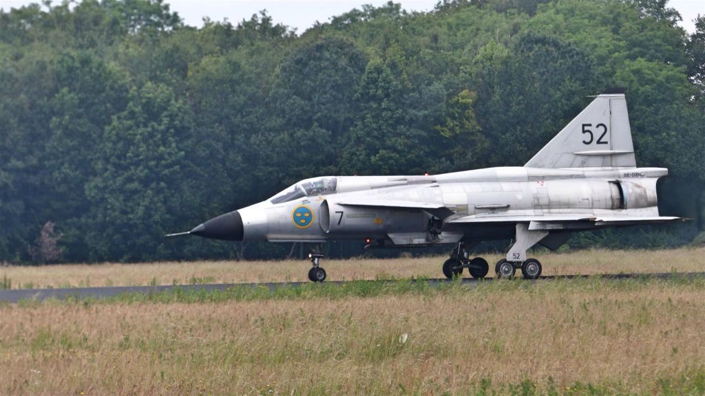 een Saab AJ-S37 Viggen straaljager (SE-DXN Zweden)