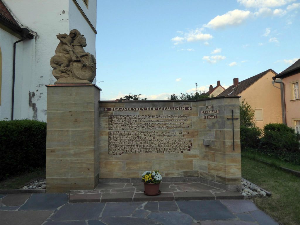 GEISELWIND (DUITSLAND) - een oorlogsmonument bij de parochiekerk van St. Burkard