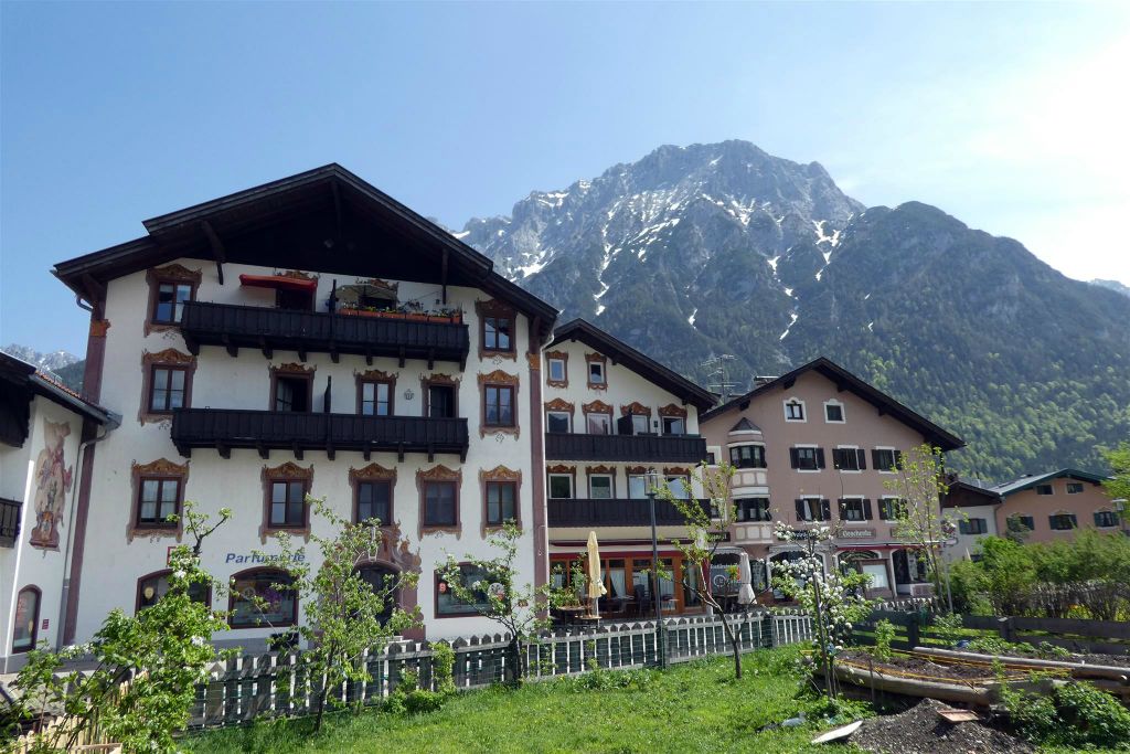 MITTENWALD (DUITSLAND) - enkele huizen