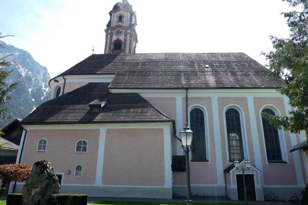 MITTENWALD (DUITSLAND) - de St. Peter- en Paulkerk