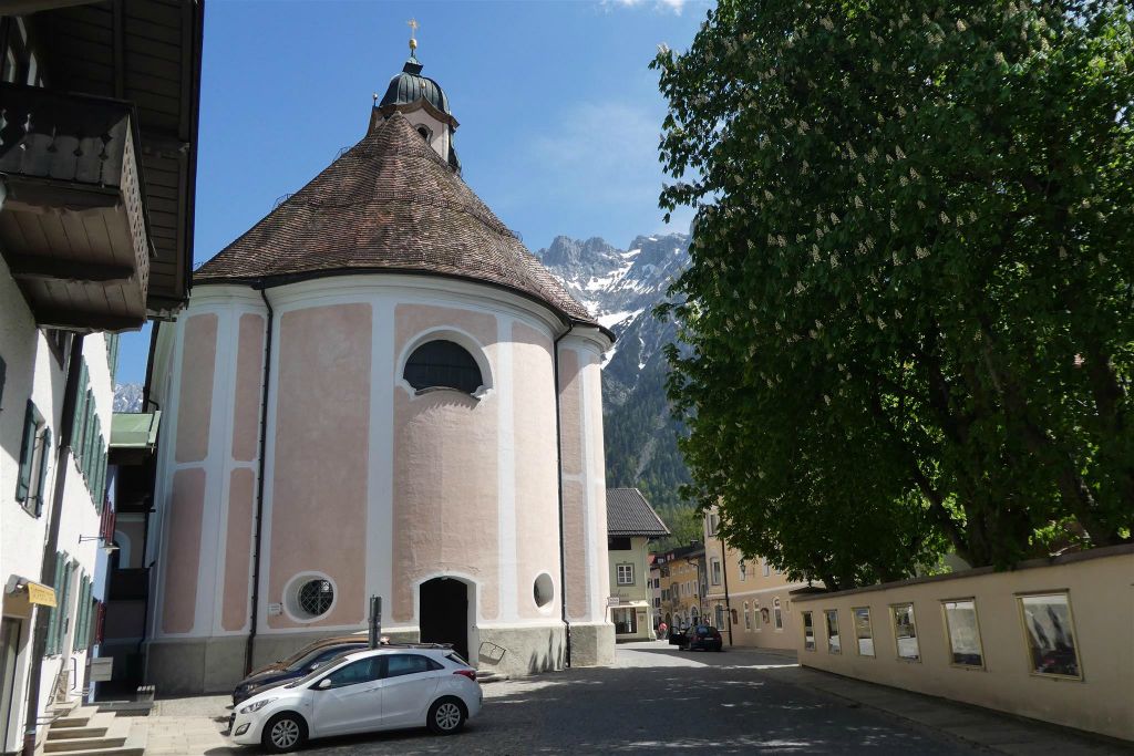 MITTENWALD (DUITSLAND) - de St. Peter- en Paulkerk