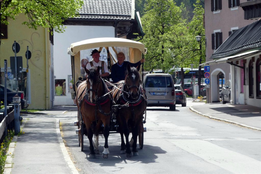 MITTENWALD (DUITSLAND) - enkele deelnemers aan de traditionele Georgi-rit