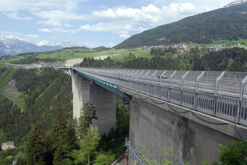 SCHÖNBERG (OOSTENRIJK) - de Europabrug over het Wipptal (777 meter lang en 190 meter hoog)
