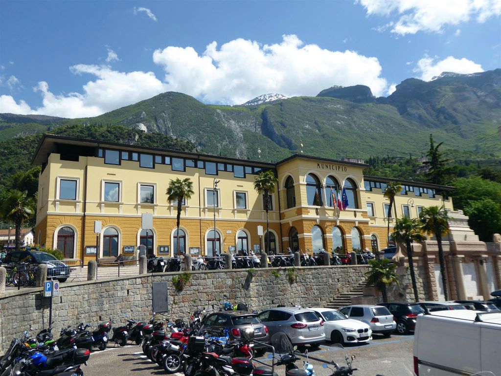 MALCESINE - het gemeentehuis