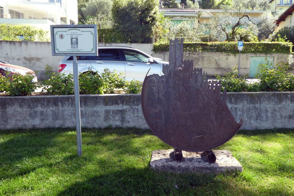 MALCESINE - een monument ter ere van Cav. Francesco Guarnati (1886-1954)