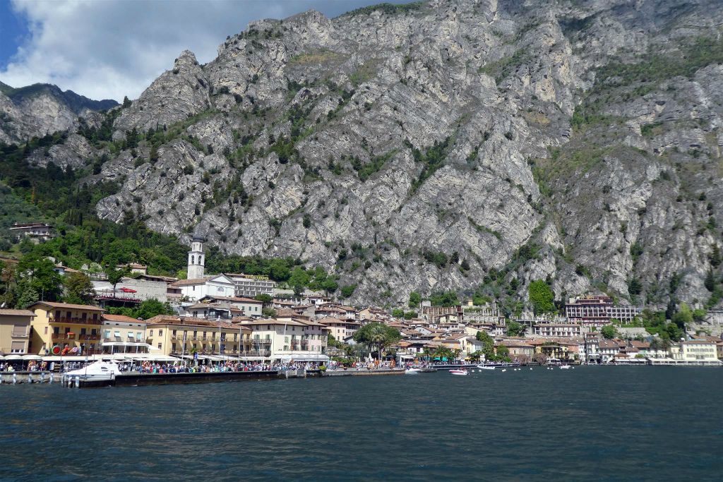 LIMONE SUL GARDA - het dorp Limone Sul Garda