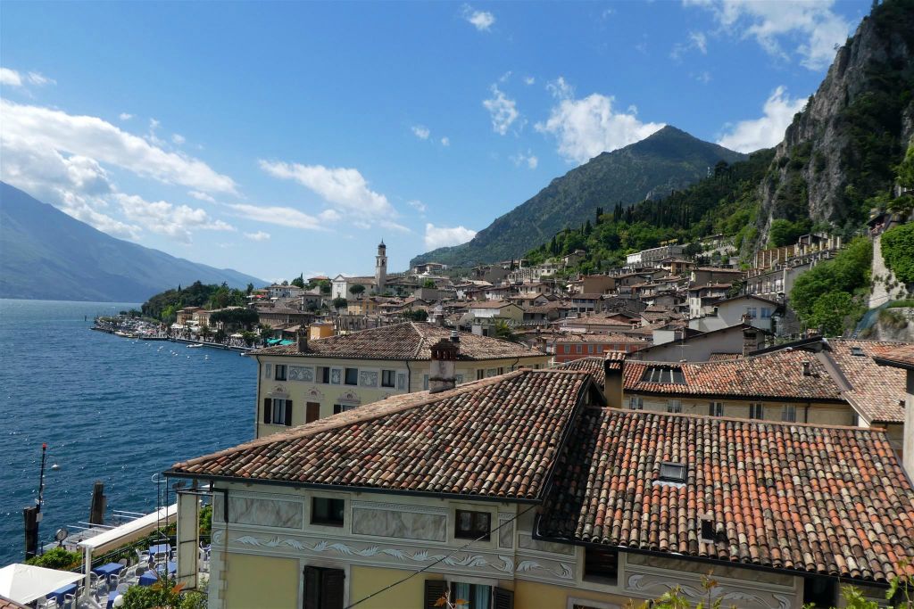 LIMONE SUL GARDA - het uitzicht bij de kerk van Saint Rocco