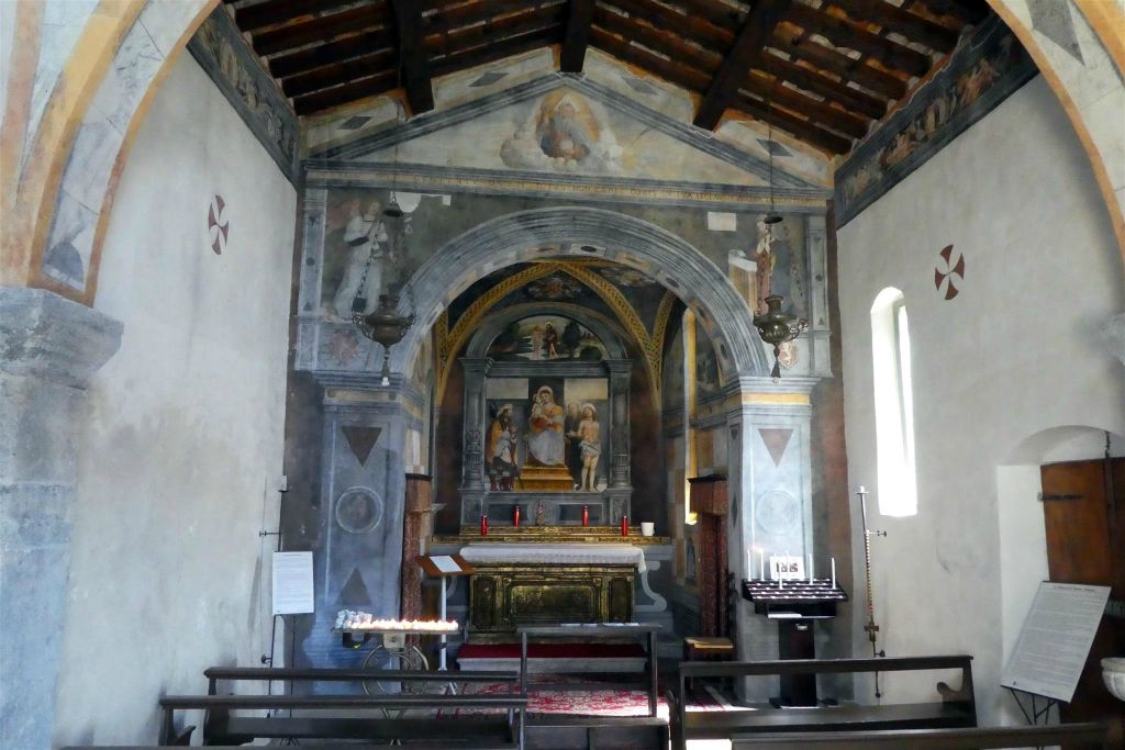 LIMONE SUL GARDA - binnen in de kerk van Saint Rocco